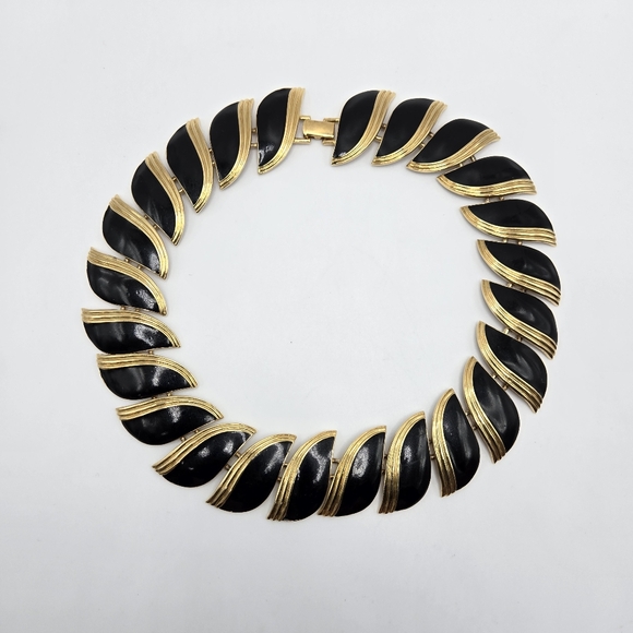 Butler Choker Collar Necklace Chunky 80s Goldtone Black Enamel Vintage Mogul Vtg - Picture 3 of 7